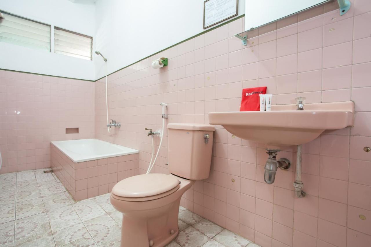 Reddoorz Near Balai Kota Malang Hotel Ngoại thất bức ảnh