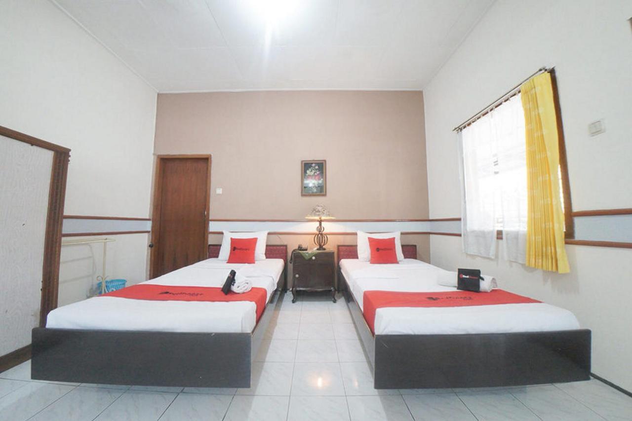 Reddoorz Near Balai Kota Malang Hotel Ngoại thất bức ảnh