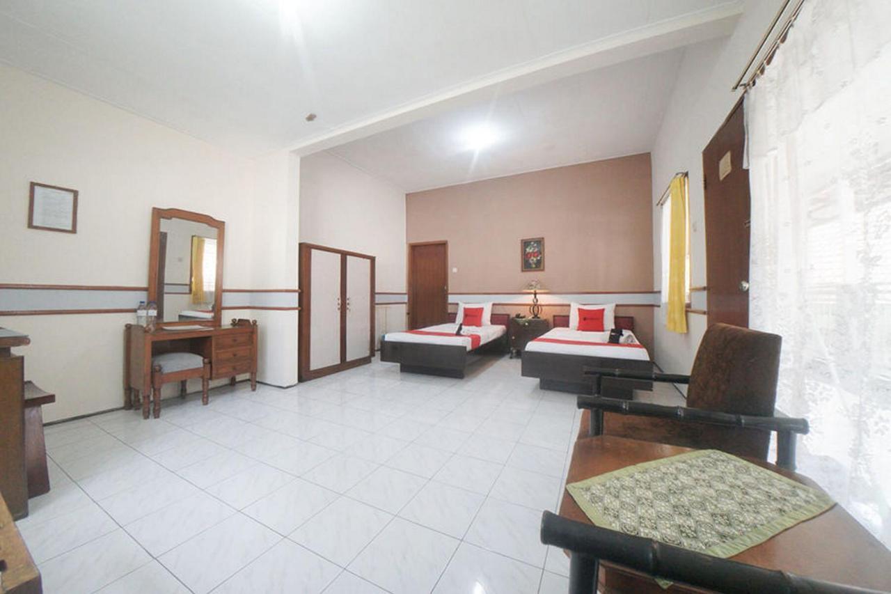 Reddoorz Near Balai Kota Malang Hotel Ngoại thất bức ảnh