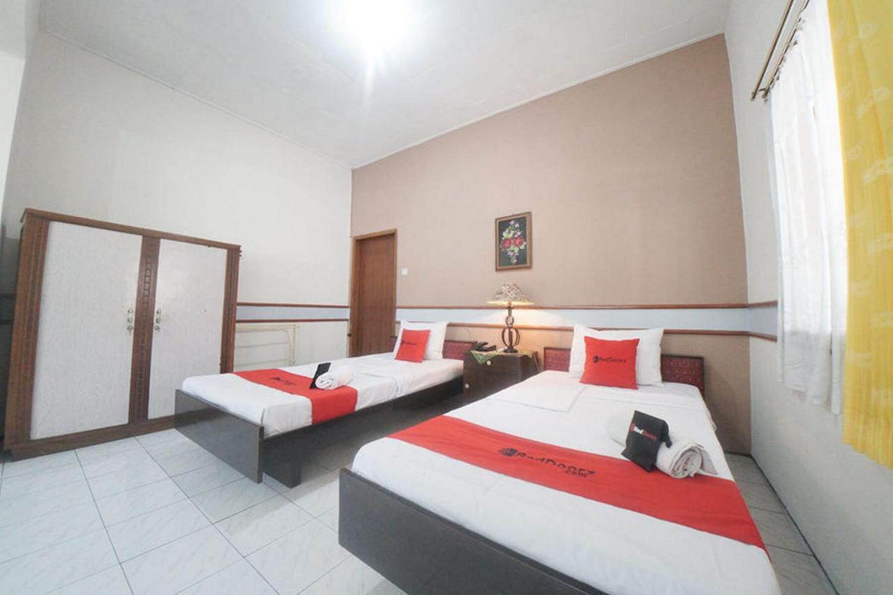 Reddoorz Near Balai Kota Malang Hotel Ngoại thất bức ảnh