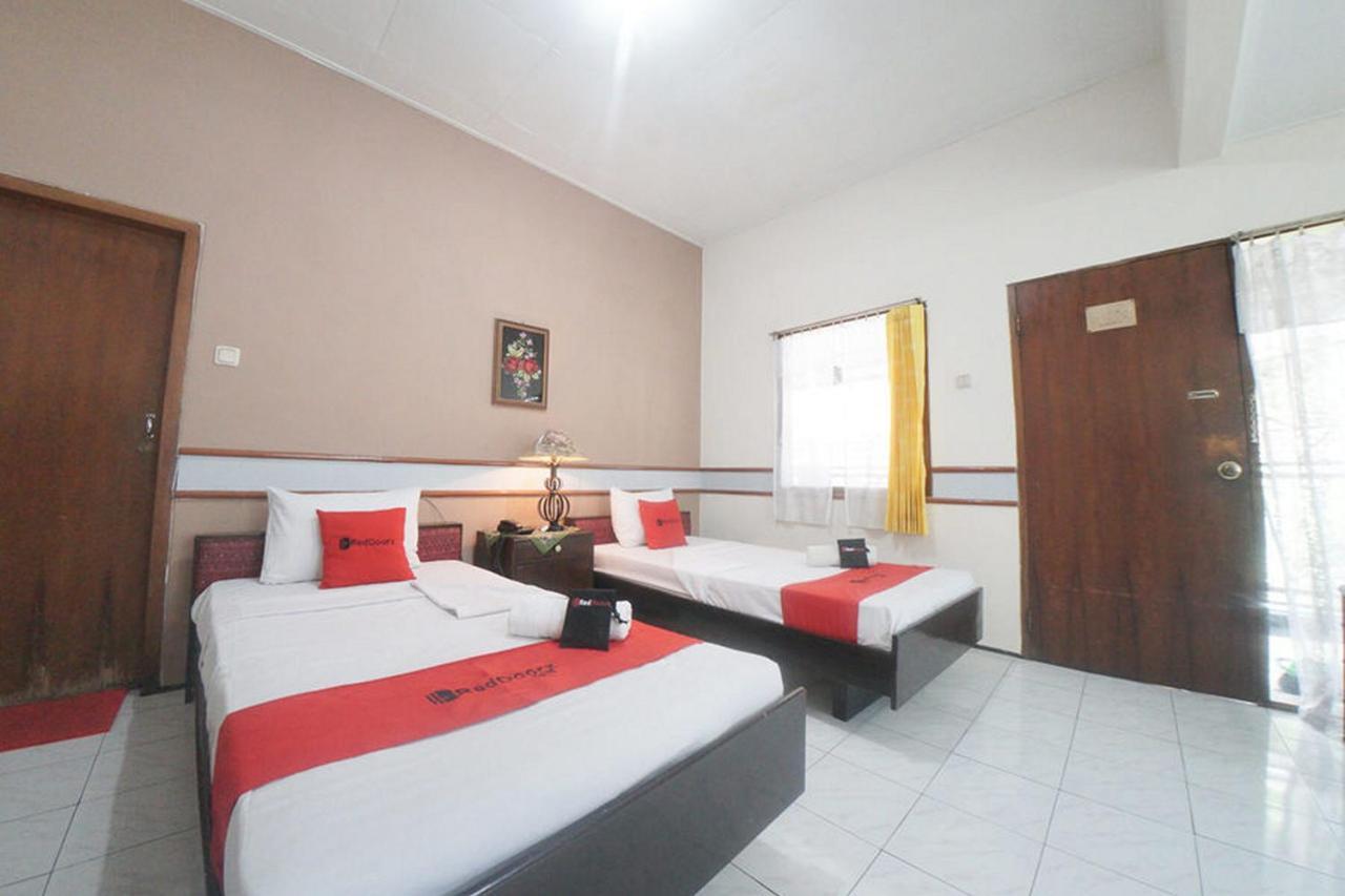Reddoorz Near Balai Kota Malang Hotel Ngoại thất bức ảnh