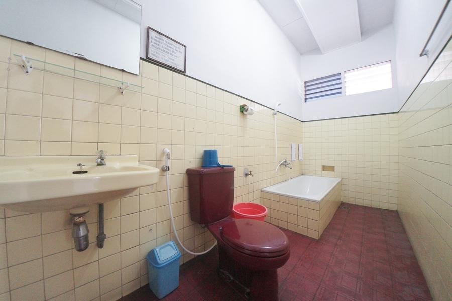 Reddoorz Near Balai Kota Malang Hotel Ngoại thất bức ảnh