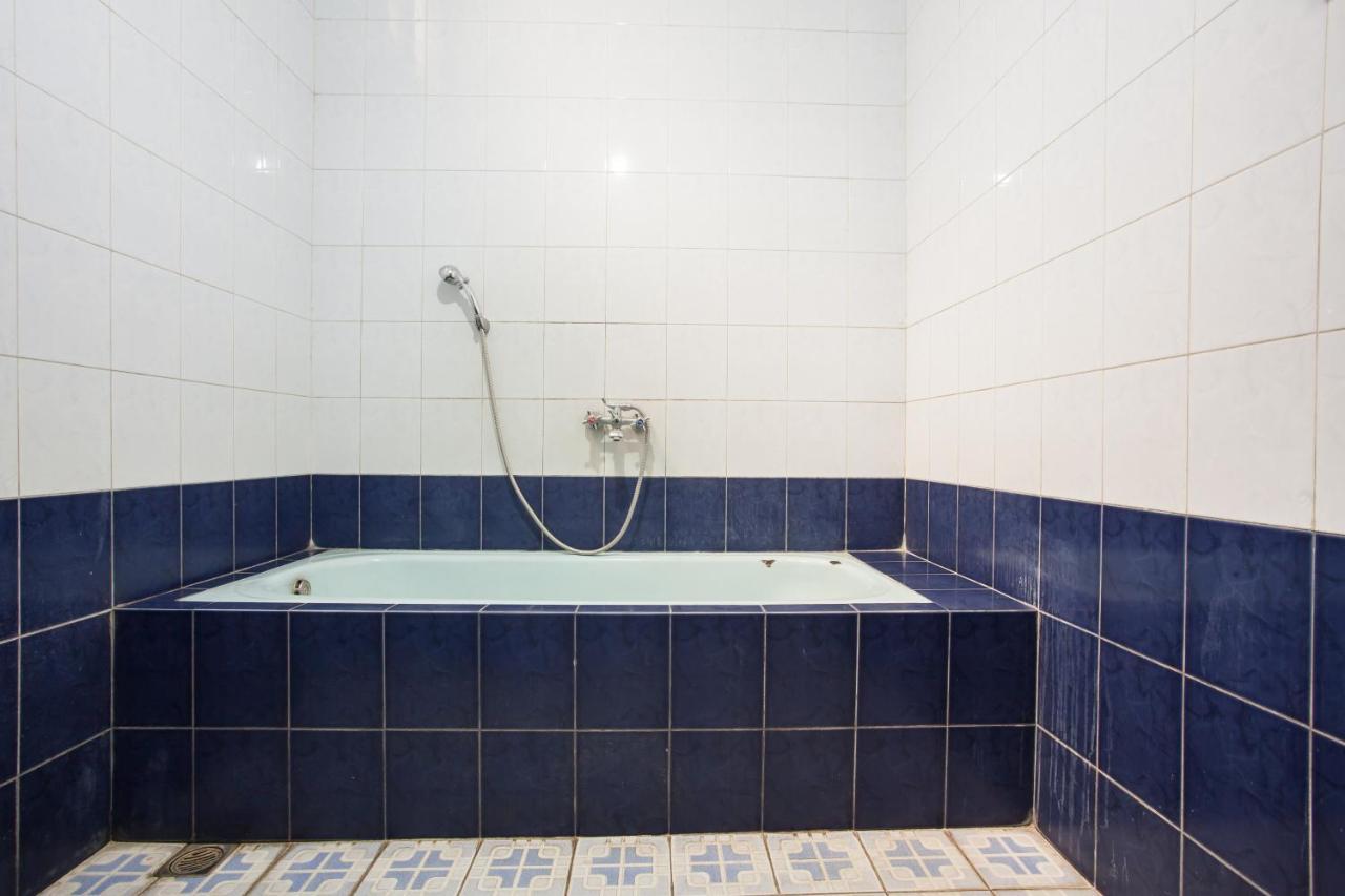 Reddoorz Near Balai Kota Malang Hotel Ngoại thất bức ảnh