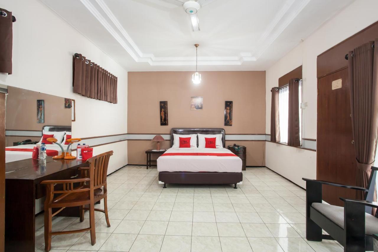 Reddoorz Near Balai Kota Malang Hotel Ngoại thất bức ảnh