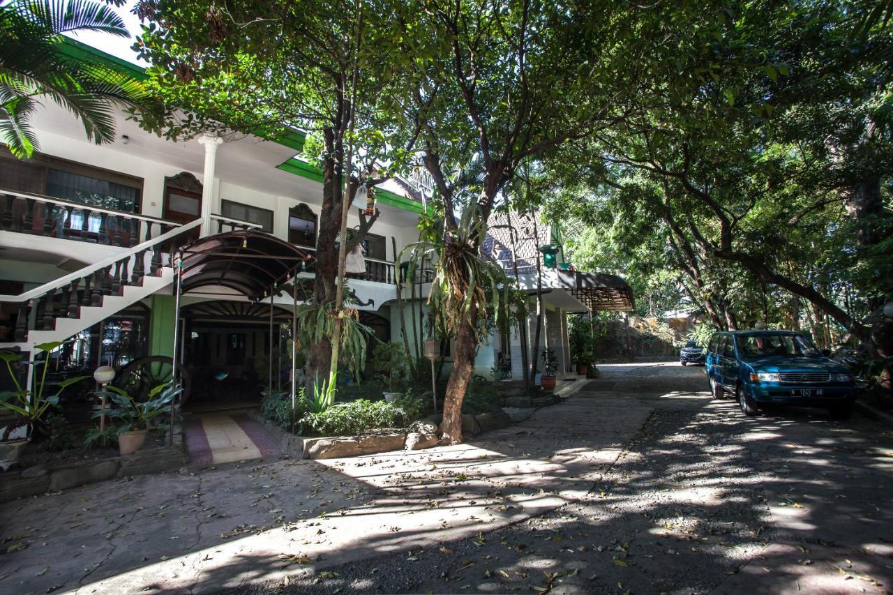 Reddoorz Near Balai Kota Malang Hotel Ngoại thất bức ảnh
