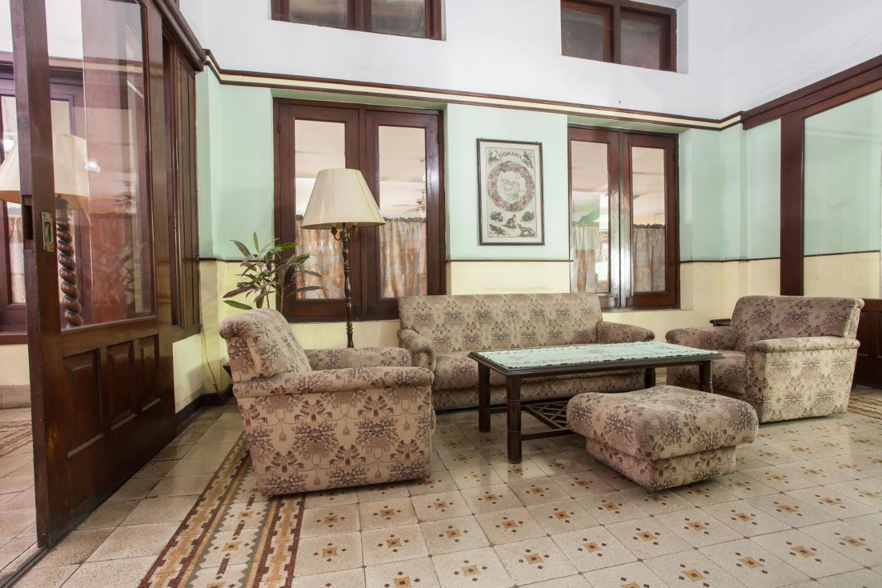 Reddoorz Near Balai Kota Malang Hotel Ngoại thất bức ảnh