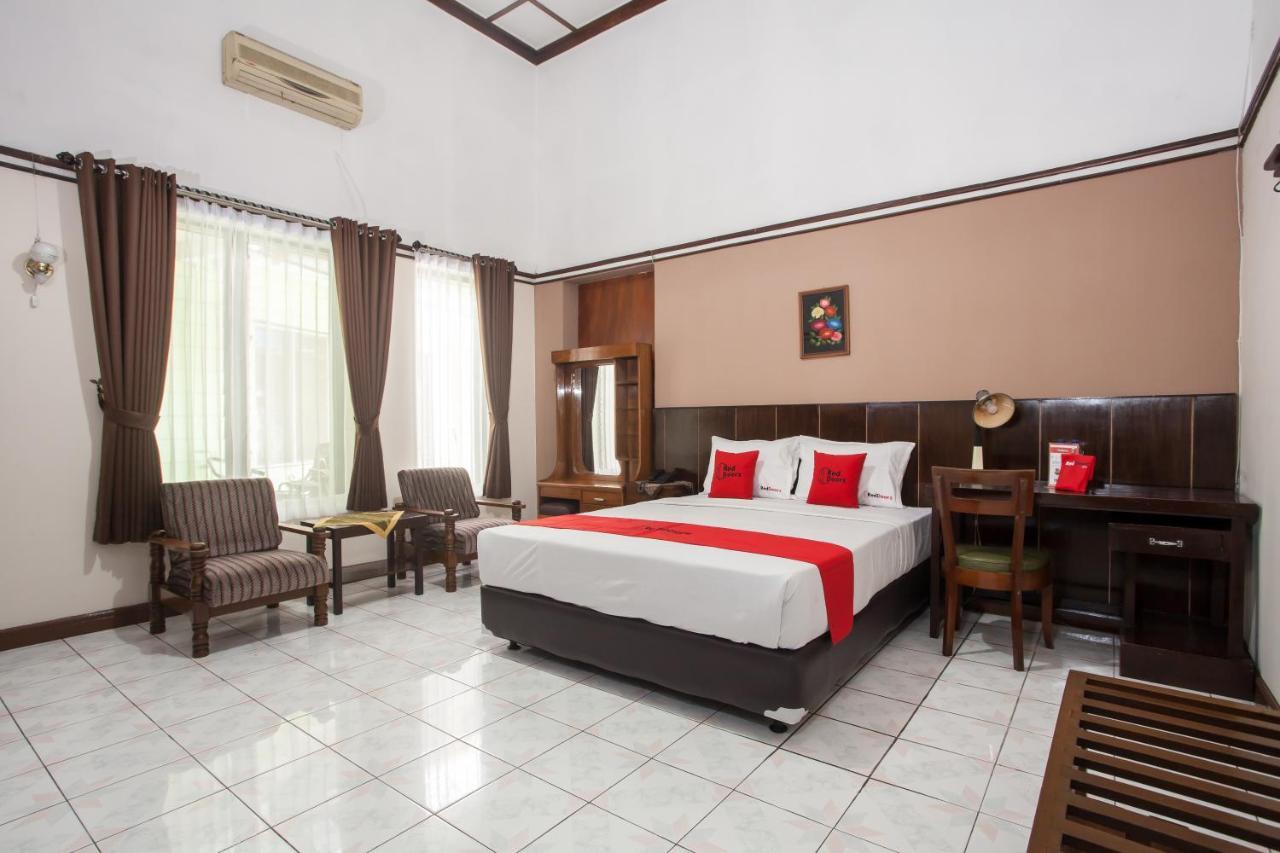 Reddoorz Near Balai Kota Malang Hotel Ngoại thất bức ảnh