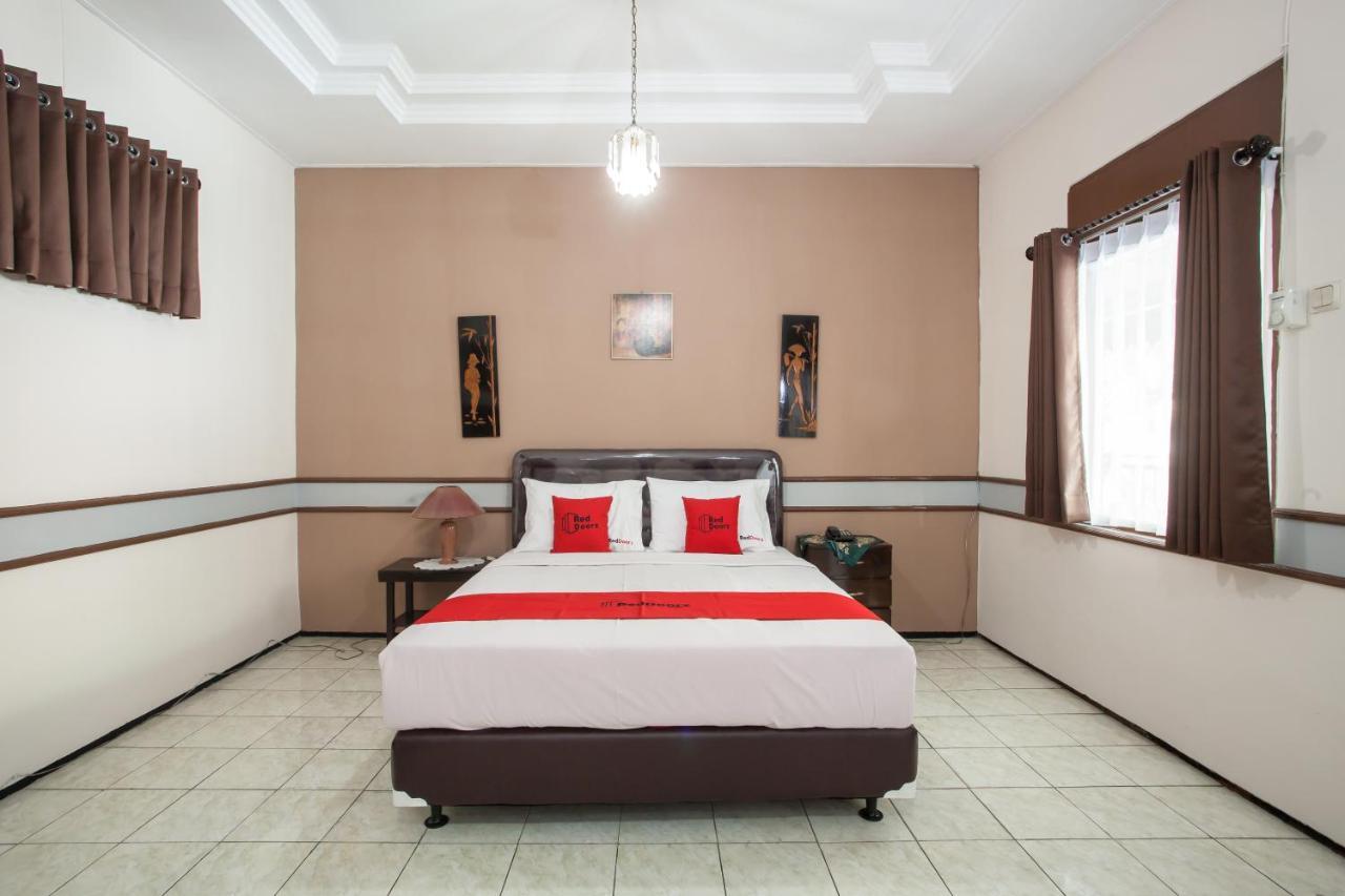 Reddoorz Near Balai Kota Malang Hotel Ngoại thất bức ảnh