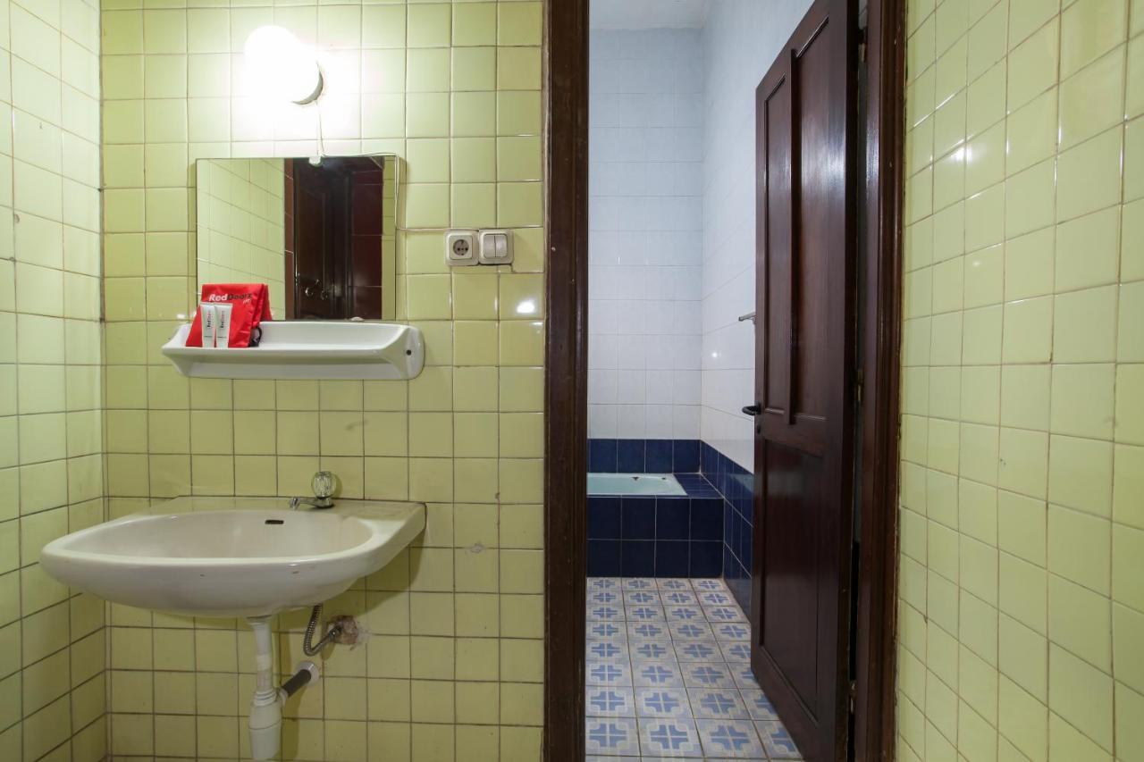 Reddoorz Near Balai Kota Malang Hotel Ngoại thất bức ảnh