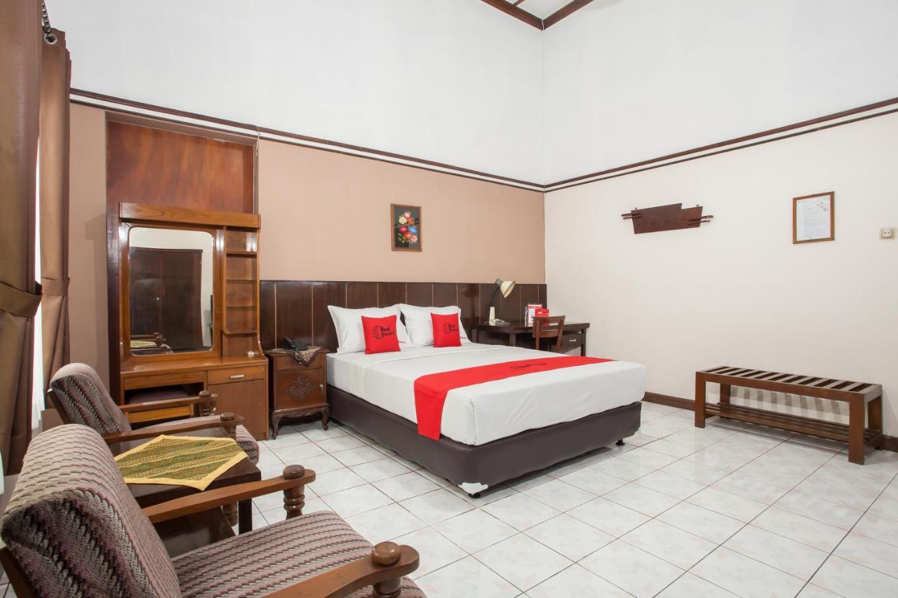 Reddoorz Near Balai Kota Malang Hotel Ngoại thất bức ảnh