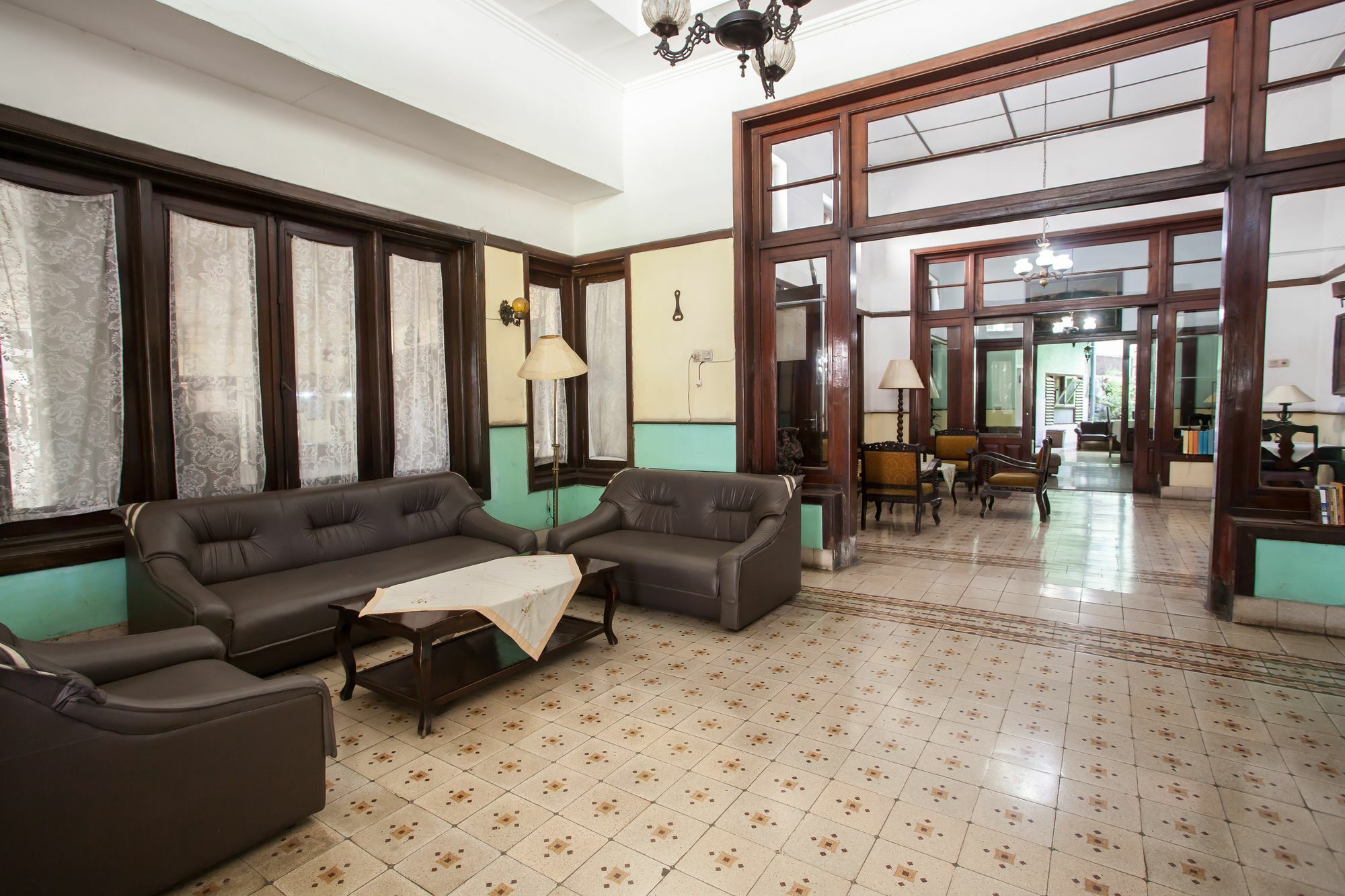 Reddoorz Near Balai Kota Malang Hotel Ngoại thất bức ảnh